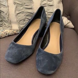 EUC sz 5 perfect pumps denim blue suede colour